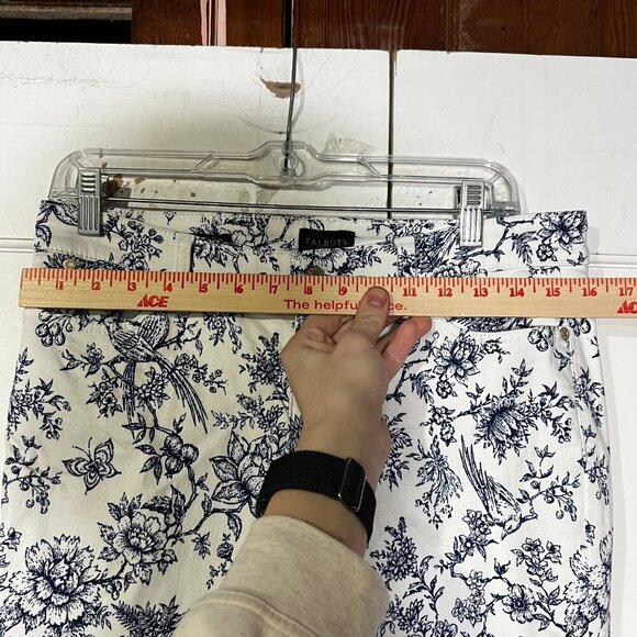 Talbots Slim Ankle Jeans Bird Toile Floral Pattern Blue & White Size 8P 5 Pocket - Picture 5 of 11